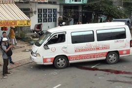 Đi tập thể dục, hai vợ chồng bị xe đưa rước học sinh tông chết