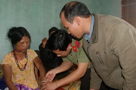 Gặp người ngỡ “ma làng” tá túc UBND xã ăn Tết