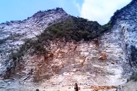 Làm việc tại mỏ đá, 2 công nhân bị đá rơi đè chết