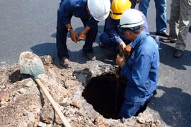 "Hố tử thần" bất ngờ xuất hiện giữa trung tâm TP.HCM