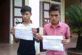 Bị truy đuổi, 2 cầu tặc dùng kiếm chống trả