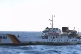 Tàu Trung Quốc đâm mạnh gây hư hỏng tàu Kiểm ngư Việt Nam