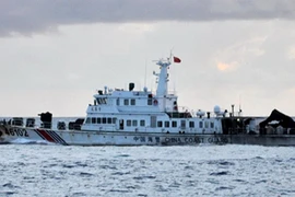 Tàu và giàn khoan Hải Dương 981 di chuyển