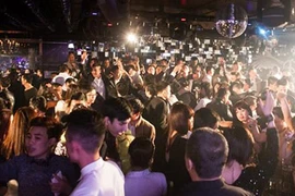 Nhân viên quán bar hiếp dâm nữ khách say rượu