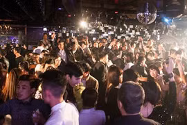 Nhân viên quán bar hiếp dâm nữ khách say rượu