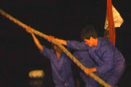 16 ngư dân thoát chết gang tấc trên con tàu bị thiêu rụi ở Hoàng Sa