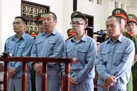 4 người Trung Quốc sử dung công nghệ cao rút trộm tiền từ ngân hàng