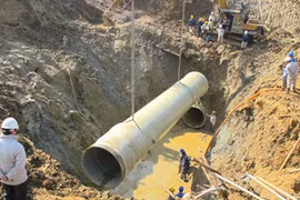 Đường ống nước sạch vỡ liên tiếp, vẫn tranh cãi đi tìm nguyên nhân