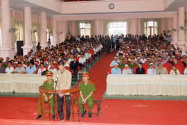 Mời rượu không được, dùng dao đám chết người