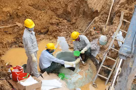 Lại vỡ đường ống nước sông Đà về Hà Nội