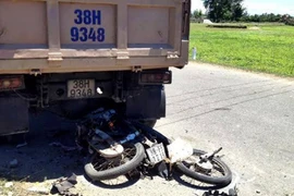 Đi ăn giỗ về, xe tải cán xe máy 2 người tử vong