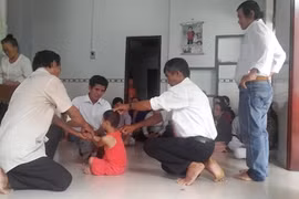 “Pháp sư” trừ tà ma, chữa bá bệnh bằng… bùa?