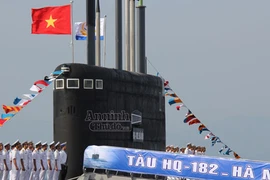 Lễ tiếp nhận và thượng cờ tàu ngầm Hà Nội