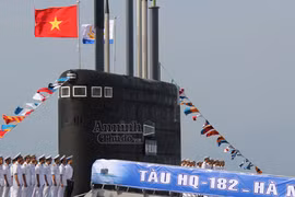 Lễ tiếp nhận và thượng cờ tàu ngầm Hà Nội