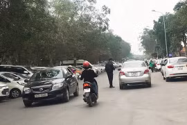 Làm rõ thông tin nhân viên bãi trông giữ xe không phép có hành vi côn đồ 