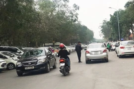 Làm rõ thông tin nhân viên bãi trông giữ xe không phép có hành vi côn đồ 