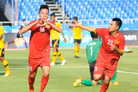 Cho học trò xả trại sau đại thắng, HLV Miura chủ quan hay... tâm lý?