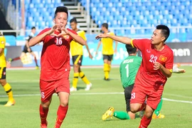 Cho học trò xả trại sau đại thắng, HLV Miura chủ quan hay... tâm lý?