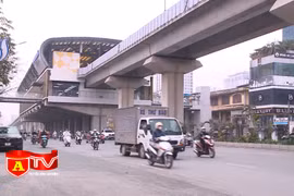 Giao thông Hà Nội vắng vẻ khi F0, F1 tăng