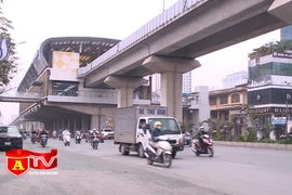 Giao thông Hà Nội vắng vẻ khi F0, F1 tăng