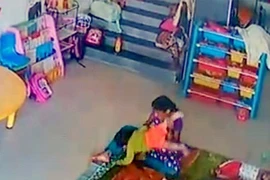 Phẫn nộ xem video cô giáo đánh trẻ tới mức nứt hộp sọ