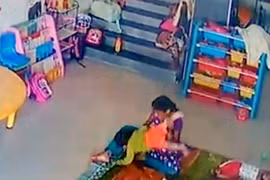 Phẫn nộ xem video cô giáo đánh trẻ tới mức nứt hộp sọ