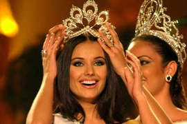 Hoa hậu Nga bị truyền thông phương Tây "ép" bôi nhọ ông Trump