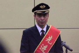 Trung Quốc thưởng lớn cho phi công cứu máy bay khỏi va chạm