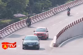 Đi ngược chiều tại đoạn lên xuống cầu Chương Dương để tránh chốt kiểm dịch