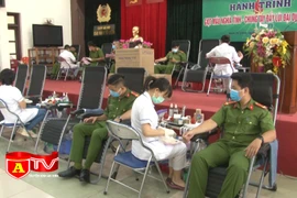 "Giọt máu nghĩa tình - Chung tay đẩy lùi đại dịch Covid"