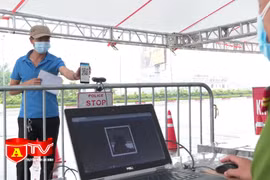 Hà Nội triển khai quét mã QR bằng camera tại các trạm chốt kiểm soát dịch