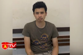 Biết không thể che giấu, tự giao nộp ma tuý khi bị công an kiểm tra