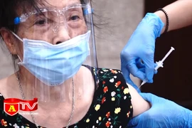 Hà Nội: Tổng lực thần tốc, xuyên đêm tiêm vaccine và xét nghiệm diện rộng