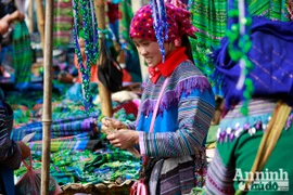 Độc đáo, hấp dẫn chợ phiên Cán Cấu ngày xuân