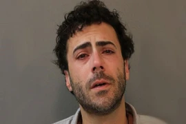 Tại Mỹ: Mút ngón tay, cho vào tai người khác sẽ bị phạt 500 USD