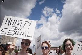 Biểu tình rầm rộ đòi quyền "cởi trần" ở nơi công cộng cho phụ nữ