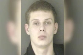 Charlie White – "Yêu râu xanh tuổi teen"