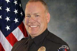 Mỹ: Sa thải viên cảnh sát bắn chết người da màu