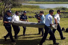 Pháp triển khai máy bay đến đảo La Reunion tìm kiếm mảnh vỡ MH370