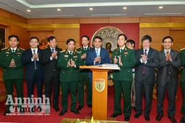 Chủ tịch UBND TP Hà Nội thăm, chúc mừng Học viện Quân y