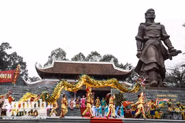 Hàng nghìn người nô nức khai hội Gò Đống Đa