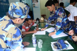 Bắt toán cướp biển có vũ trang tấn công tàu chở 6.000 tấn xăng