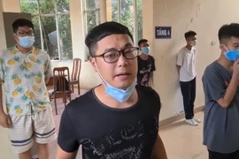Video: Bắt nhóm đối tượng "múa" dao giữa phố đêm