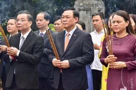 Lãnh đạo thành phố Hà Nội dâng hương tưởng nhớ Đức vua Lý Thái Tổ tại Cố đô Hoa Lư