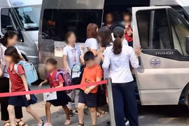 Hàng loạt các vụ bỏ quên học sinh trên xe đưa đón: Xin đừng xem nhẹ tính mạng trẻ