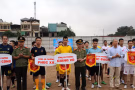 Khai mạc giải bóng đá mini Đoàn thanh niên CAQ Ba Đình