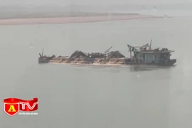 Triệt xóa ổ nhóm khai thác cát trái phép trên sông Đà
