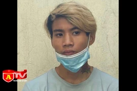 Giả vờ mua điện thoại để cướp giật rồi bỏ chạy