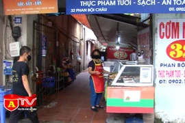 Ngày đầu nhà hàng, dịch vụ ăn, uống được phục vụ tại chỗ