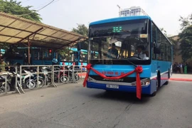 Hai tuyến buýt 18 và 33 được "khoác áo mới"